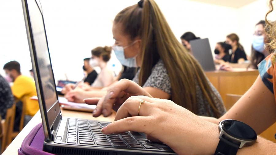 Alumni USC resérvase a facultade de editar as narracións. FOTO: Santi Alvite