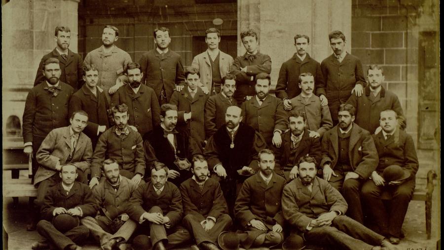 O  fotohistoriador Carlos Castelao levou a cabo un rigoroso estudo dos fotografados e da propia Universidade en 1882