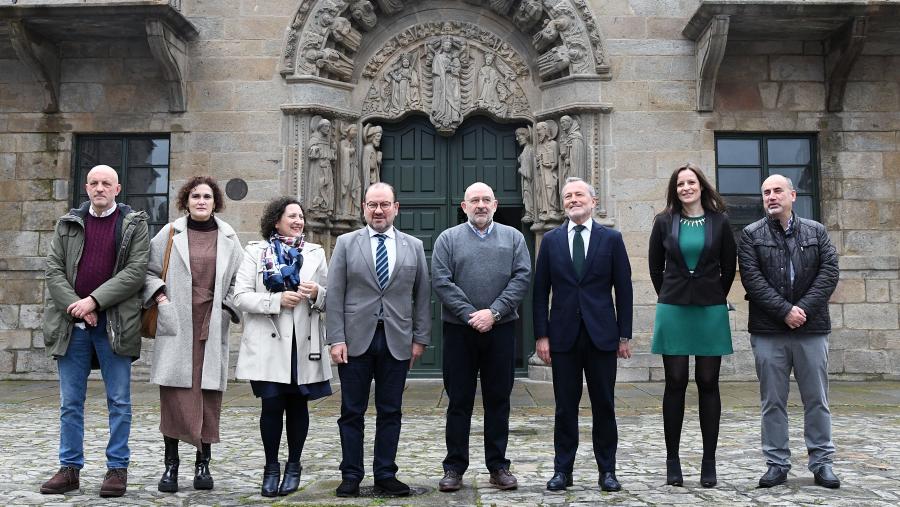 Foto de familia das persoas premiadas. FOTO: Santi Alvite