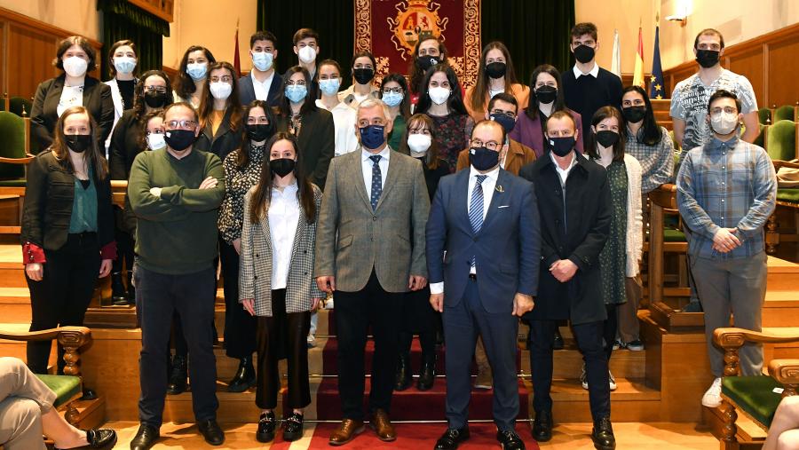 Foto de familia cos premiados e premiadas. FOTO: Santi Alvite 