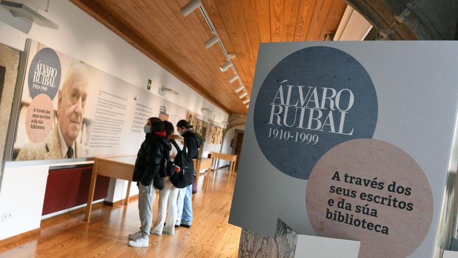 A mostra poderá visitarse de luns a venres en horario de 11.00 a 14.00 horas e de 17.00 a 20.30 horas no Colexio de Fonseca. FOTO: Santi Alvite