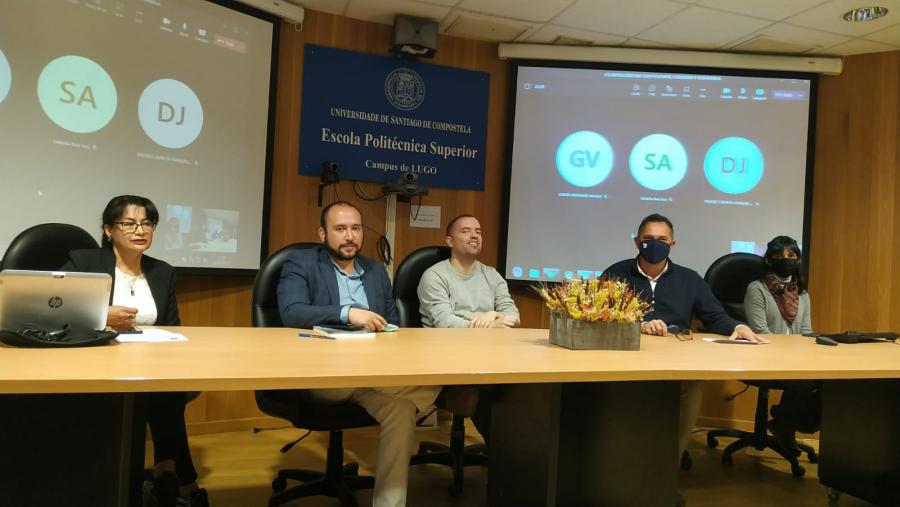 Tomás Cuesta, segundo pola dereita, con investigadores de Ecuador, Guatemala e Colombia, na EPS de Enxeñaría