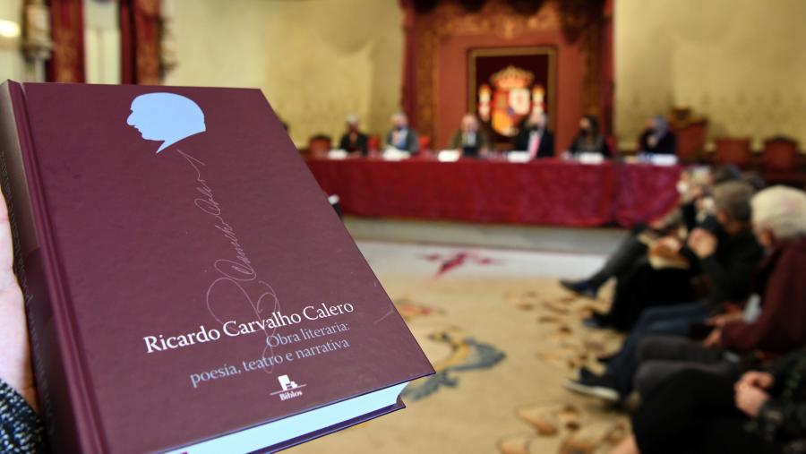 O volume compila a poesía, o teatro e a narrativa completas do que fora catedrático da USC. FOTO: Santi Alvite