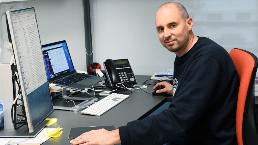 José Tubío no seu despacho. FOTO: Santi Alvite