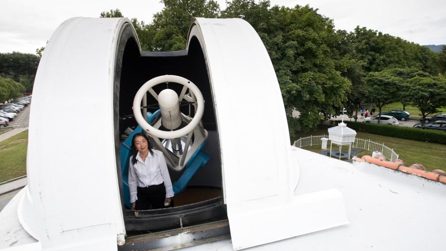 A profesora Ling no Observatorio Astronómico Ramón María Aller da USC