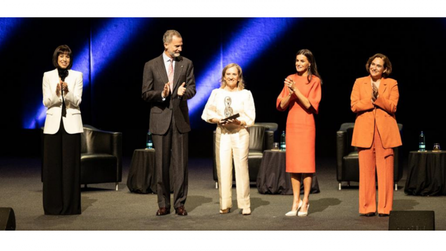 Alonso recolleu este xoves de mans do rei Felipe VI o Premio Nacional de Investigación. Foto: Ministerio de Ciencia e Innovación