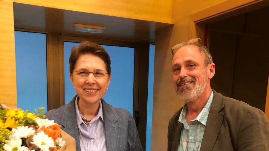 O profesor Longrée, da Universidade de Lieja, e a profesora Cabrillana, no momento do anuncio do nomeamento, ao final do 21º Coloquio