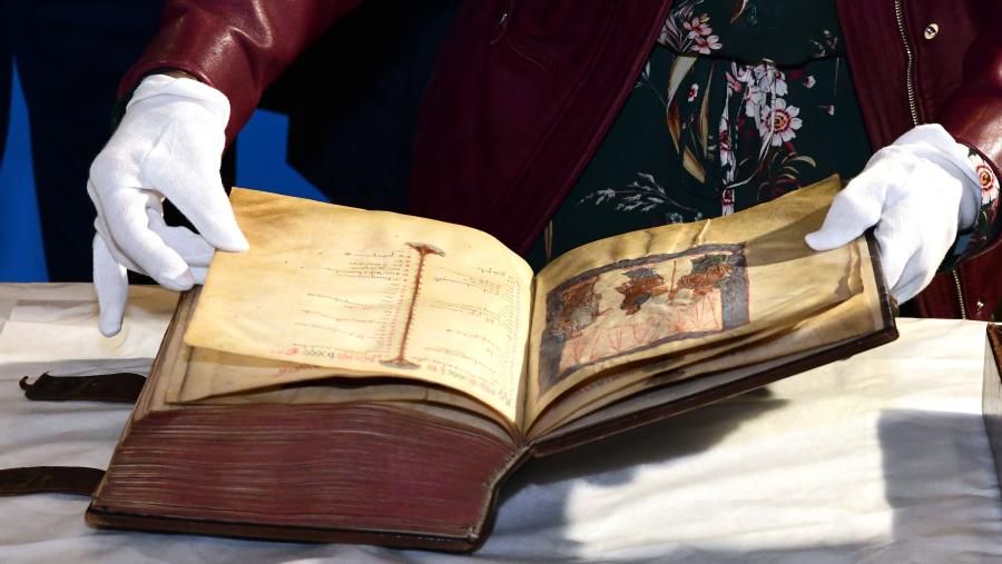 O Libro de horas de Fernando I foi un encargo da raíña Sancha a modo de agasallo para o seu marido, Fernando I de Castela, no marco dunha estratexia de lexitimación dos seus dereitos, cuestionados pola aristocracia. FOTO: Santi Alvite 