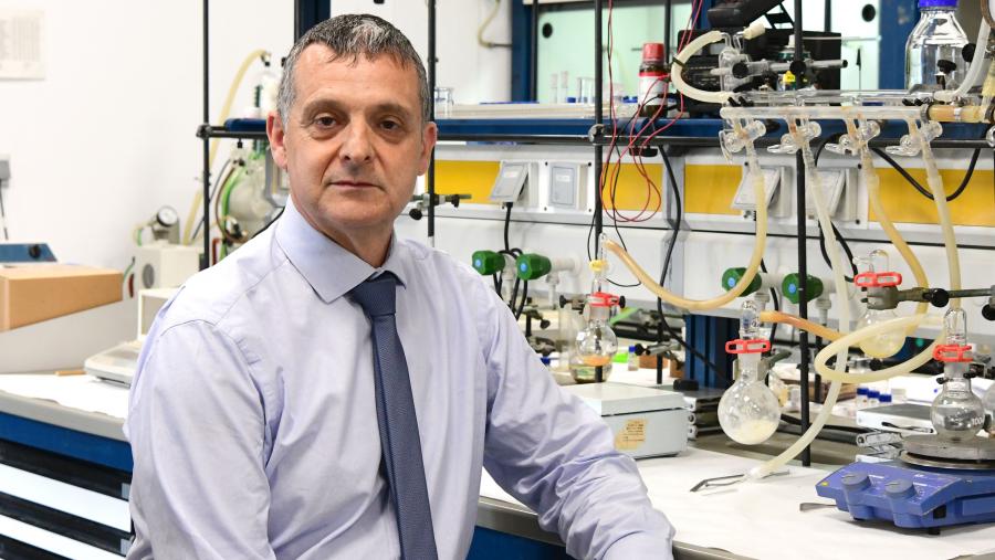 Jesús Sanmartín Matalobos é profesor titular de Química Inorgánica na USC dende 1997 e, dende 2021, está adscrito ao Instituto de Materiais (iMATUS). FOTO: Santi Alvite