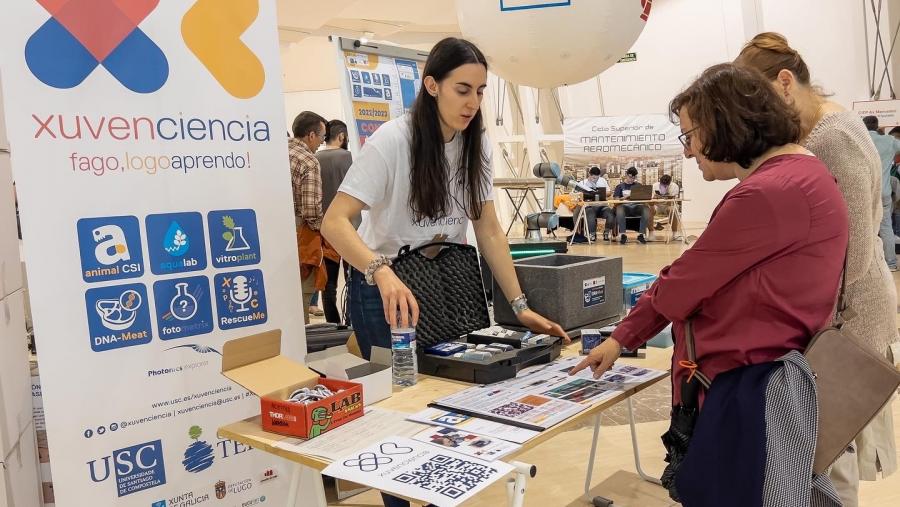 Un dos postos de XuvenCiencia na Maker Faire Galicia
