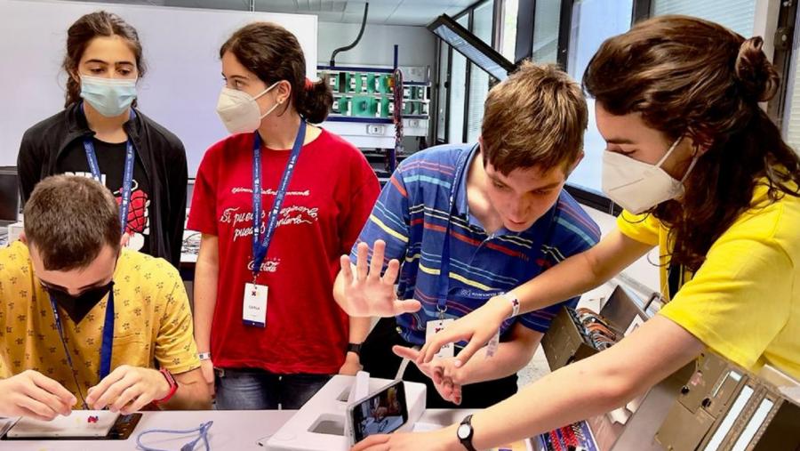 Participantes nun dos obradoiros de XuvenCiencia