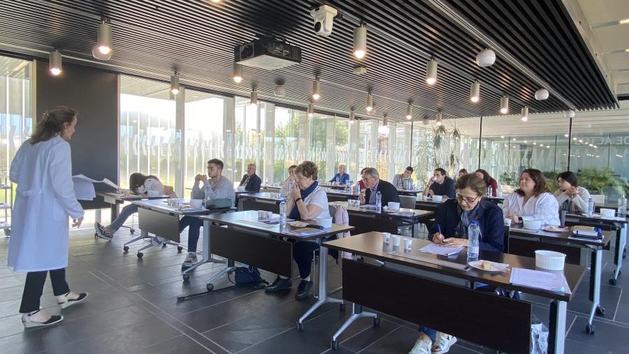 Participantes no curso de análise sensorial de alimentos celebrado na APLTA do Campus Terra