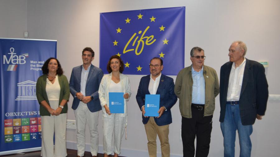 Belén do Campo, Javier Arias, Ángeles Vázquez, Antonio López, Pablo Ramil e Antonio Iglesias, na sede do Ibader