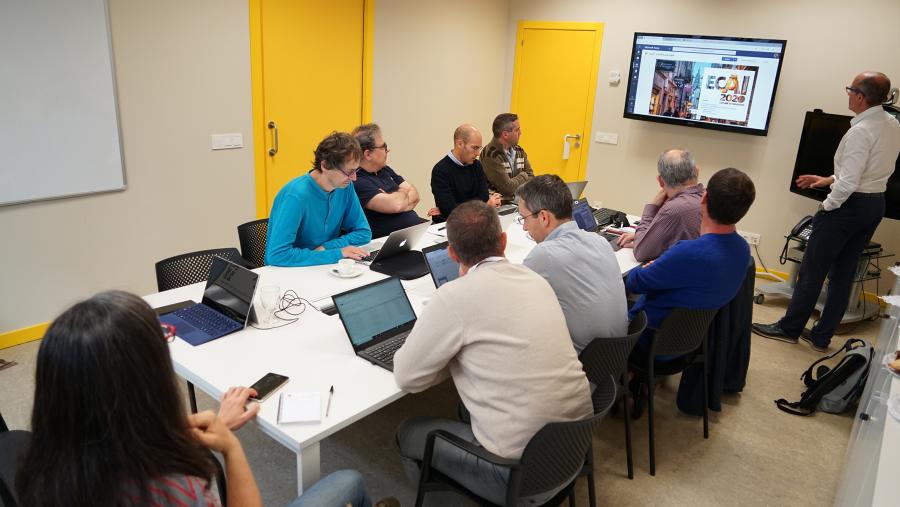 Senén Barro (dereita), nunha imaxe de arquivo en xuño de 2019, xunto ao resto de responsables de ECAI2020. Foto de arquivo do CiTIUS.