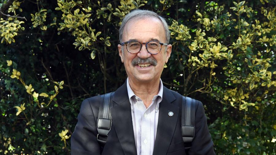Juan Lema é profesor emérito da USC. FOTO: Santi Alvite