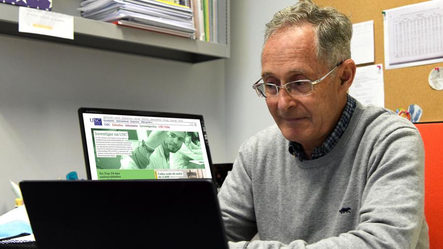 O profesor Carracedo no seu despacho da USC. FOTO: Santi Alvite