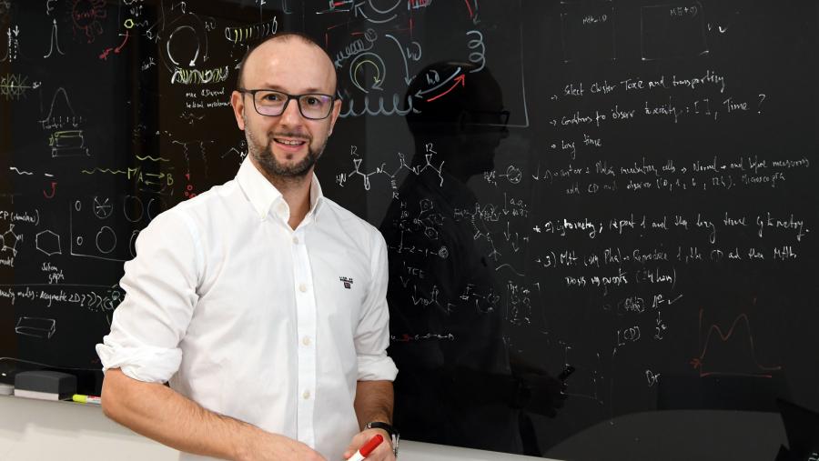 Javier Montenegro é investigador do CiQUS. FOTO: Santi Alvite