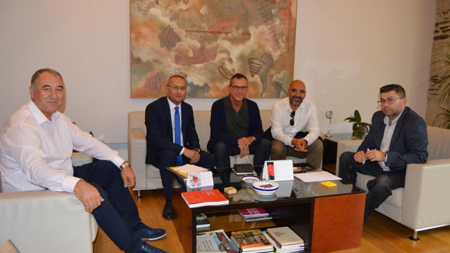 Rahimov, Juraev, Cuesta, Bande e Fraga, no edificio da Vicerreitoría de Lugo