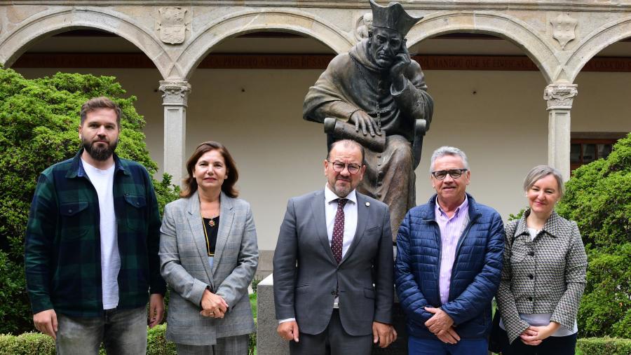 De esquerda a dereita, Carlos Toural, Olga Fontán, Antonio López, Miquel Frances e Ana Isabel Rodríguez. FOTO: Santi Alvite  