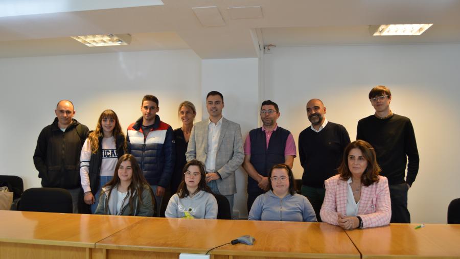 Participantes, mentores e reponsables académicose políticos, na Facultade de ADE