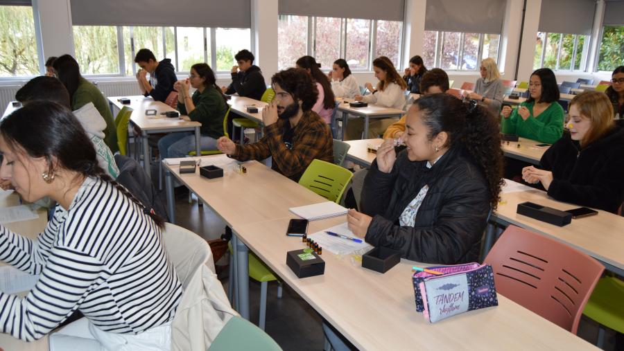 Participantes no obradorio sensorial de olfacto e gusto celebrado na Facultade de Ciencias