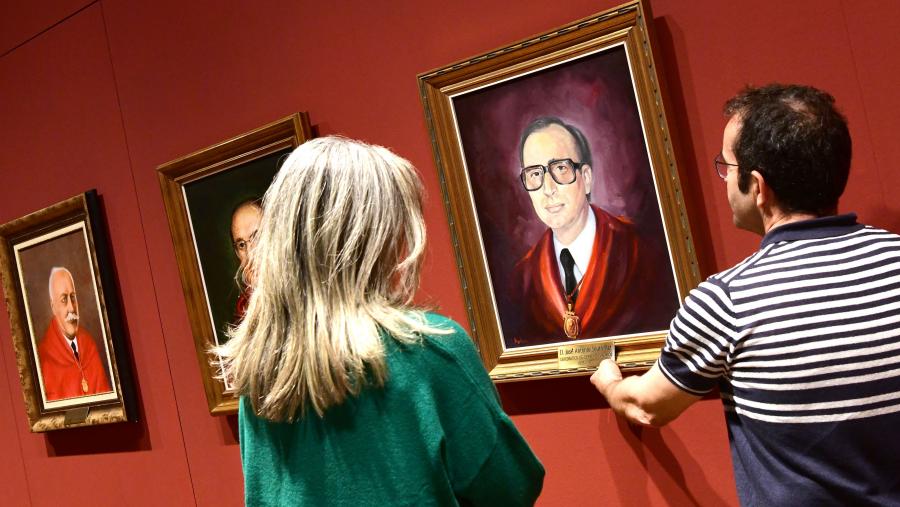 Salón Artesoado, Capela e Sancristía de Fonseca acollen un percorrido polo pasado da institución. FOTO: Santi Alvite