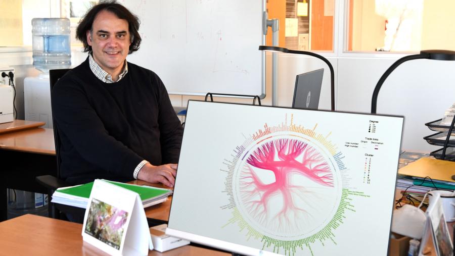 Sebastián Villasante é un dos asinantes do artigo 'Social sustainability and equity in the blue economy'. Foto: Santi Alvite