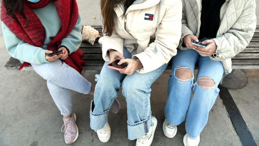 “É significativo observar as diferenzas e brechas entre os distintos grupos de adolescentes enquisados, o que nos permite unha aproximación a factores sociais que inciden no benestar emocional da adolescencia”, apunta o estudo que foi difundido esta semana co gallo do Día Mundial da Saúde Mental. FOTO: Santi Alvite