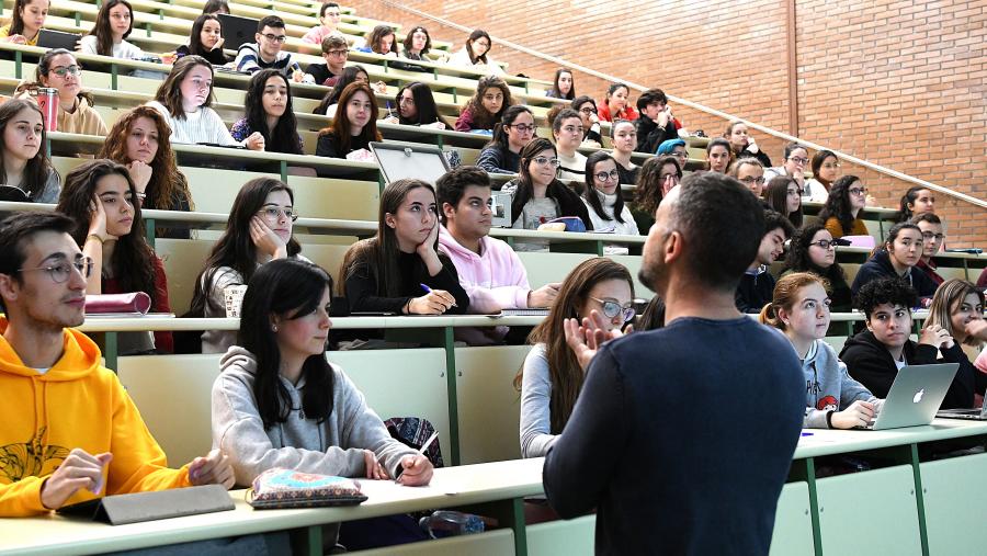 A acreditación institucional dun centro universitario comporta a renovación da acreditación do conxunto de títulos universitarios oficiais impartidos nel. FOTO: Santi Alvite