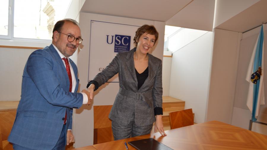 Antonio López e Carlota López, trala sinatura do convenio para a convocatoria do XXIII Premio Aresa