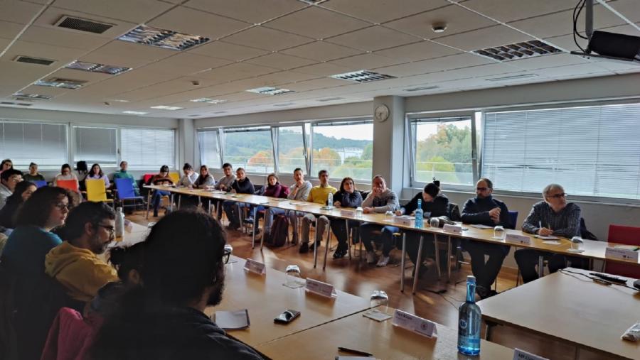 Investigadores asisten no edificio Cactus do Campus de Lugo a unha sesión informtiva da AEI