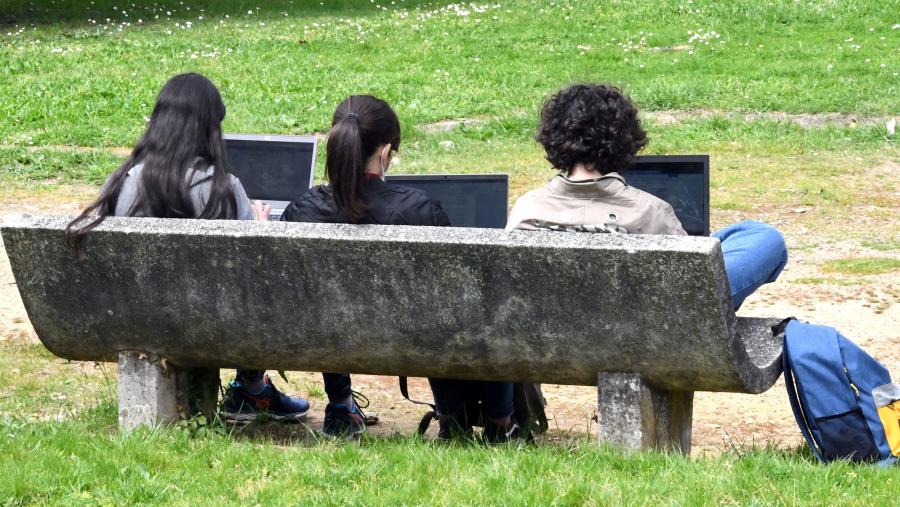 Imaxe de arquivo de alumnado no campus. FOTO: Santi Alvite