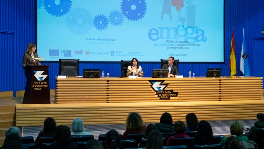 De esquerda a dereita, Eva López Barrio, María Jesús Lorenzana e Luis Otero. FOTO: Xunta de Galicia 