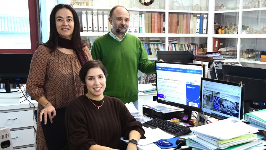 Cristina Candal, en primeiro termo, é alumna do programa de doutorado de Epidemioloxía e Saúde Pública da Área de Medicina Preventiva e Saúde Pública da USC. A súa tese está dirixida polos profesores Mónica Pérez Ríos e Alberto Ruano Raviña, tamén autores deste traballo. FOTO: Santi Alvite