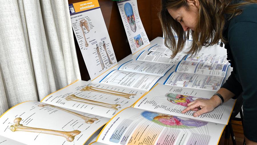 Os corenta títulos que poden ser lidos en liña ou descargados en formato pdf, conforman recursos condensados do saber. FOTO: Santi Alvite