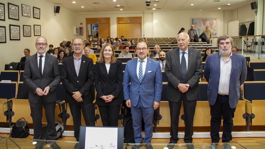 De esquerda a dereita, Senén Barro, Juan Lema, Julia González, Antonio López, Juan Casares e Antonio Mosquera. FOTO: Iria Lema