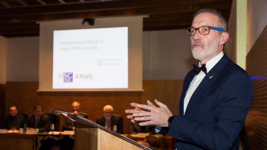 Senén Barro durante a súa intervención no Pazo de San Roque. FOTO: Suso Rivas