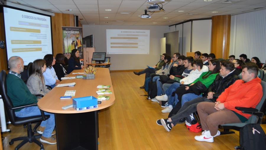 Alumnado e relatores do foro sobre enxeñaría forestal na EPS de Enxeñaría
