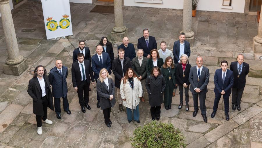 Foto de familia con todas as persoas premiadas