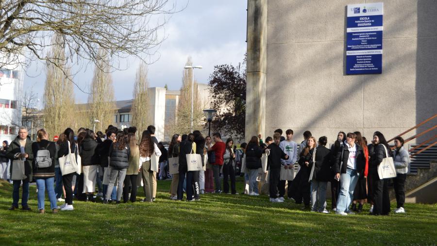 Visita de alumnado de ensino secundario á sede universitaria luguesa