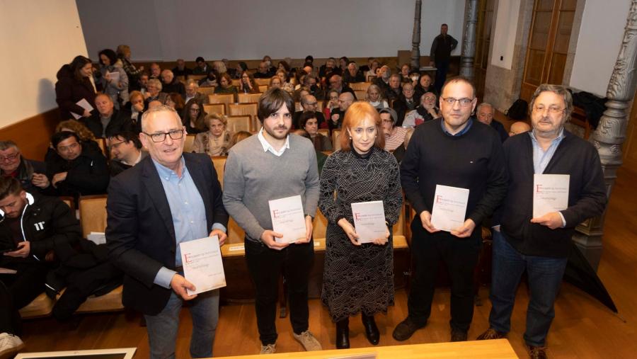 De esquerda a dereita, Juan Blanco, Adrián Ares Legaspi, Belén Hernández, Gumersindo Feijoo e Juan Conde