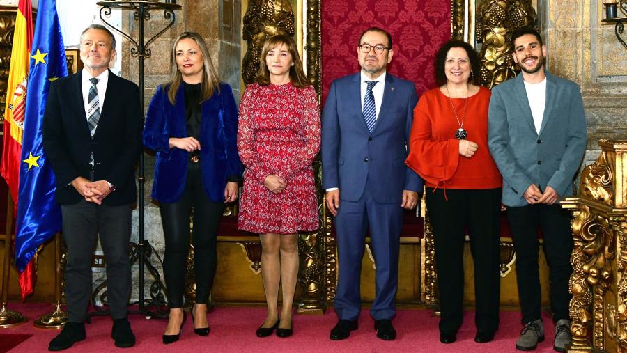 De esquerda a dereita, Agustín Hernández, María Cadaval, Rosa Regueiro, Antonio López, Dolores Riveiro e Bruno Blanco. FOTO: Santi Alvite