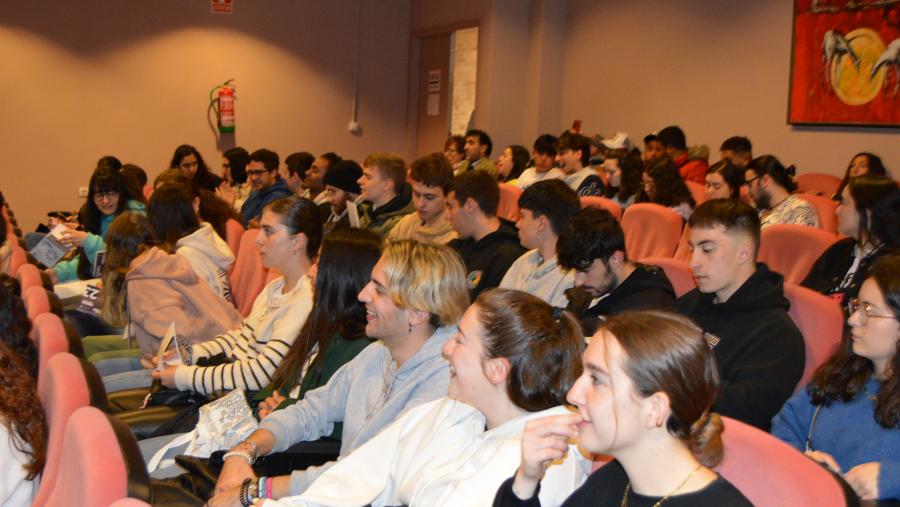 Alumnado do XVI Curso de Primavera da USC, na Facultade de Humanidades