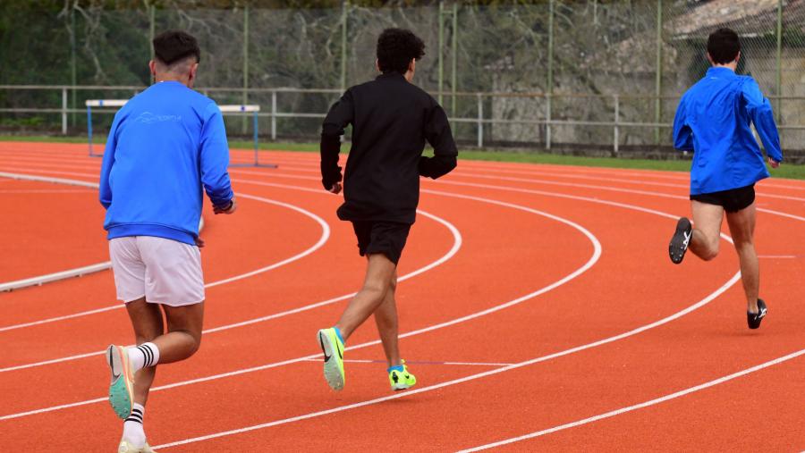 En León ten lugar a competición de atletismo do 21 ao 23 de abril. Imaxe de arquivo dun adestramento na USC. FOTO: Santi Alvite