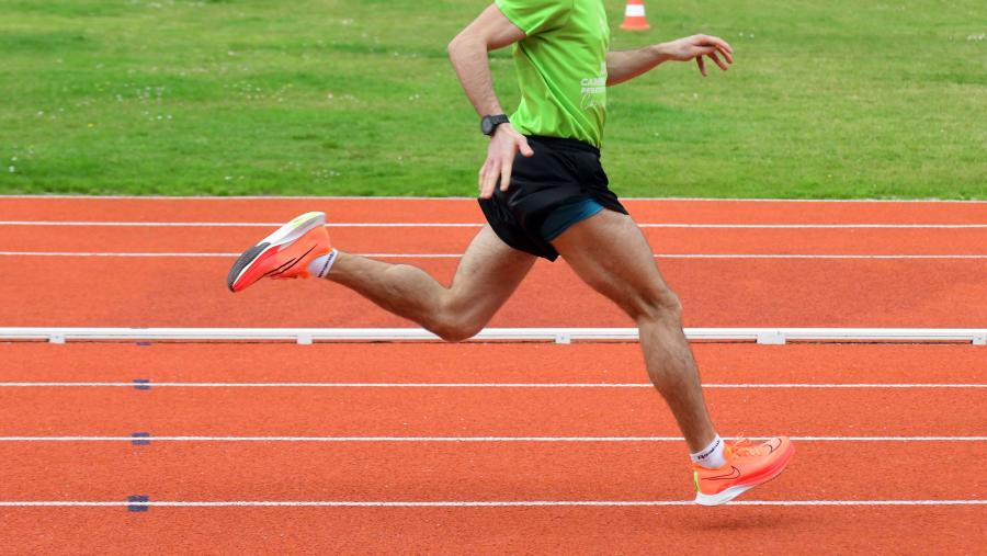 Imaxe de arquivo da pista de atletismo da USC. FOTO: Santi Alvite
