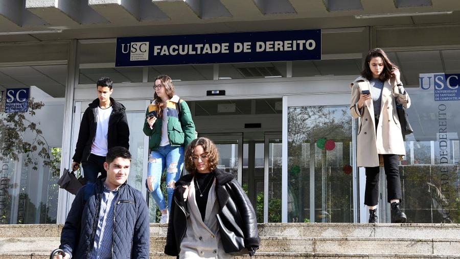 A Facultade de Dereito difundiu o comunicado este martes 4. FOTO: Santi Alvite