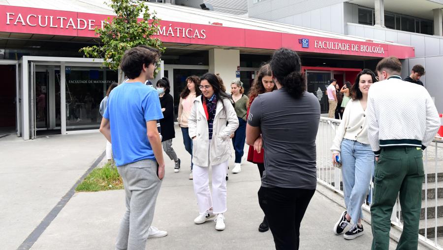 Imaxe de arquivo de alumnado na Facultade de Matemáticas. FOTO: Santi Alvite