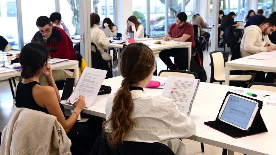A Sala de Lectura de Dereito amplía os seus horarios. FOTO: Santi Alvite