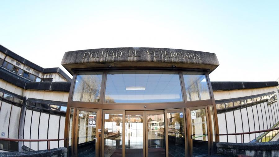 Entrada da Facultade de Veterinaria da USC. Foto: Santi Alvite