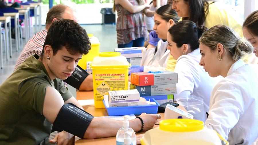 Cribado na Biblioteca Concepción Arenal. FOTO: Santi Alvite